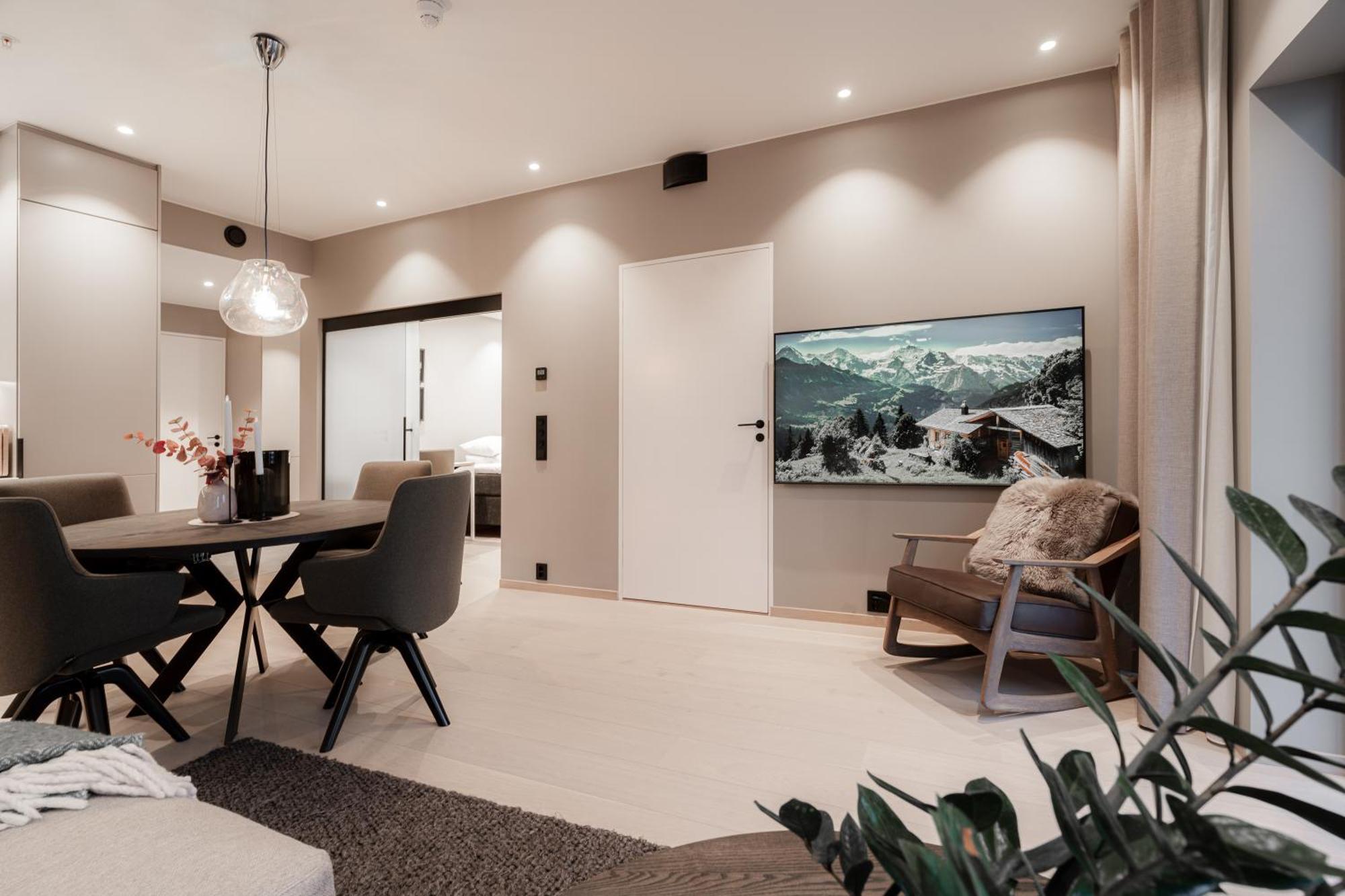Luxury Penthouse With Amazing Views *