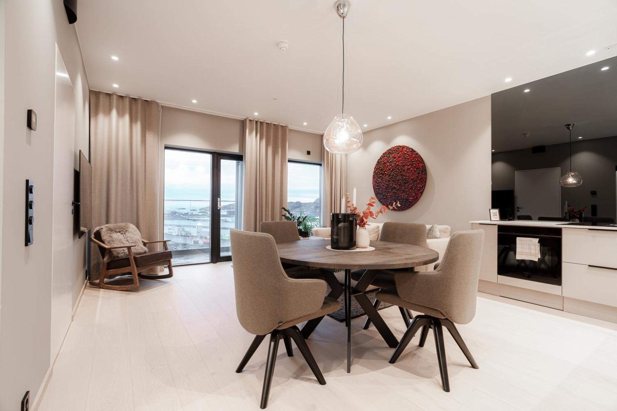 Luxury Penthouse With Amazing Views *
